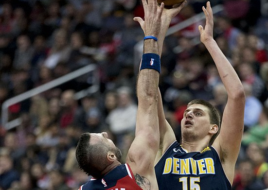 他鼓励中锋 他鼓励中锋