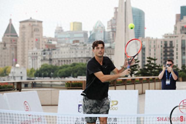 他不仅是在 他不仅是在