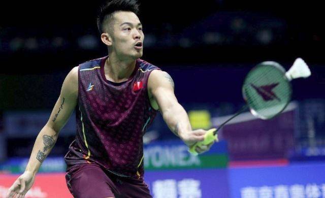 足球比赛中 足球比赛中