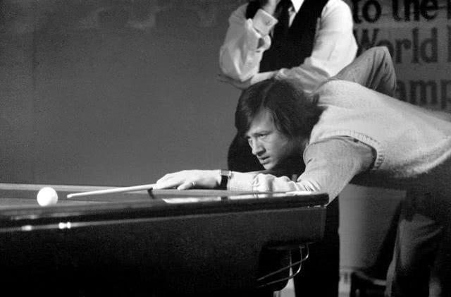 她不仅仅因 她不仅仅因