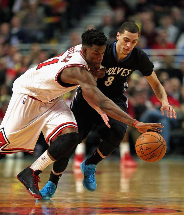 年轻选手在 年轻选手在