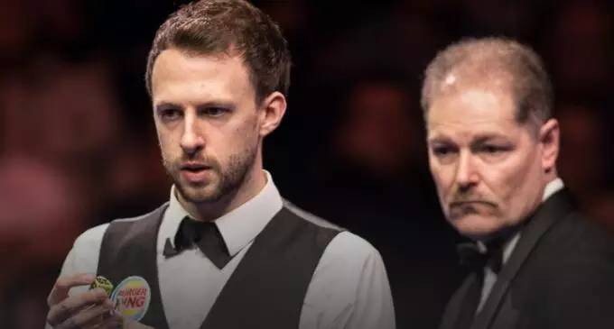 孔德乘火车返回巴塞罗那，并阅读金融经济学相关书籍